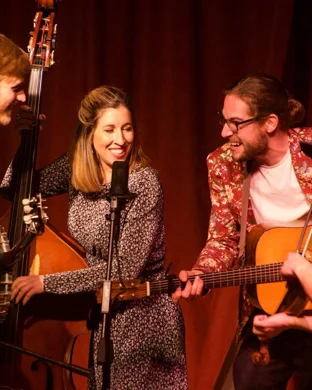 Live concert by The Floating Men