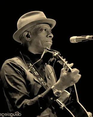 Live concert by Keb Mo